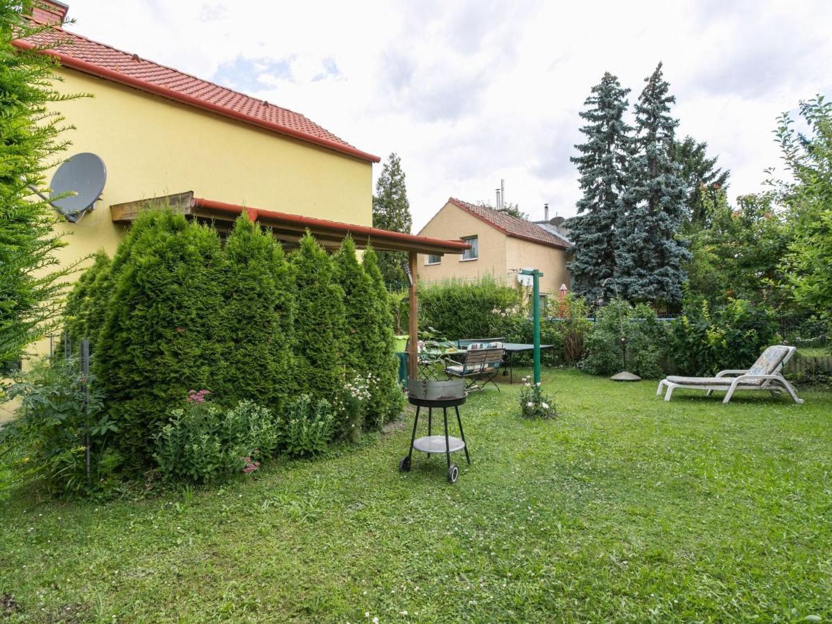 Lively Holiday Home In Wien With Private Garden Экстерьер фото